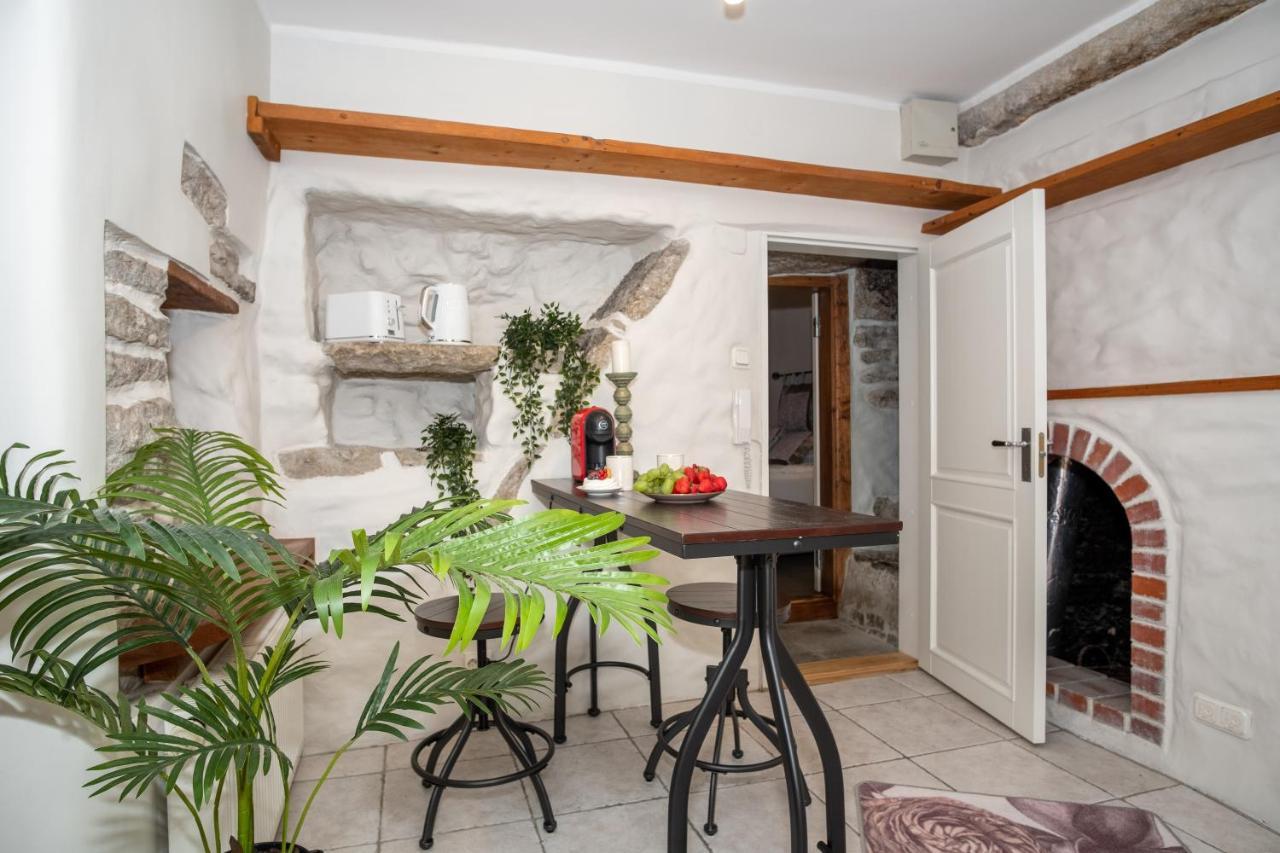 Rataskaevu Boutique - 7 Unique Apartments Tallinn Bagian luar foto