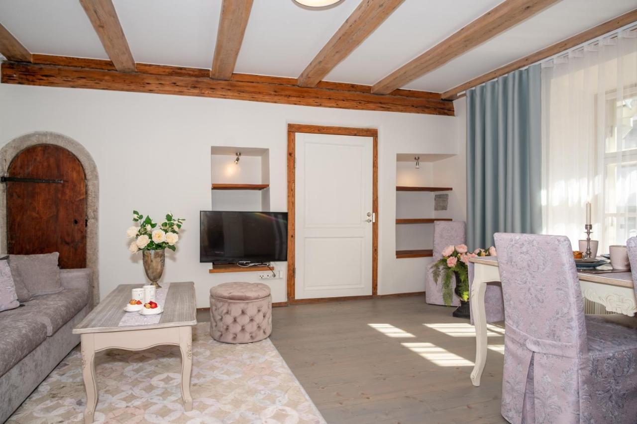 Rataskaevu Boutique - 7 Unique Apartments Tallinn Bagian luar foto