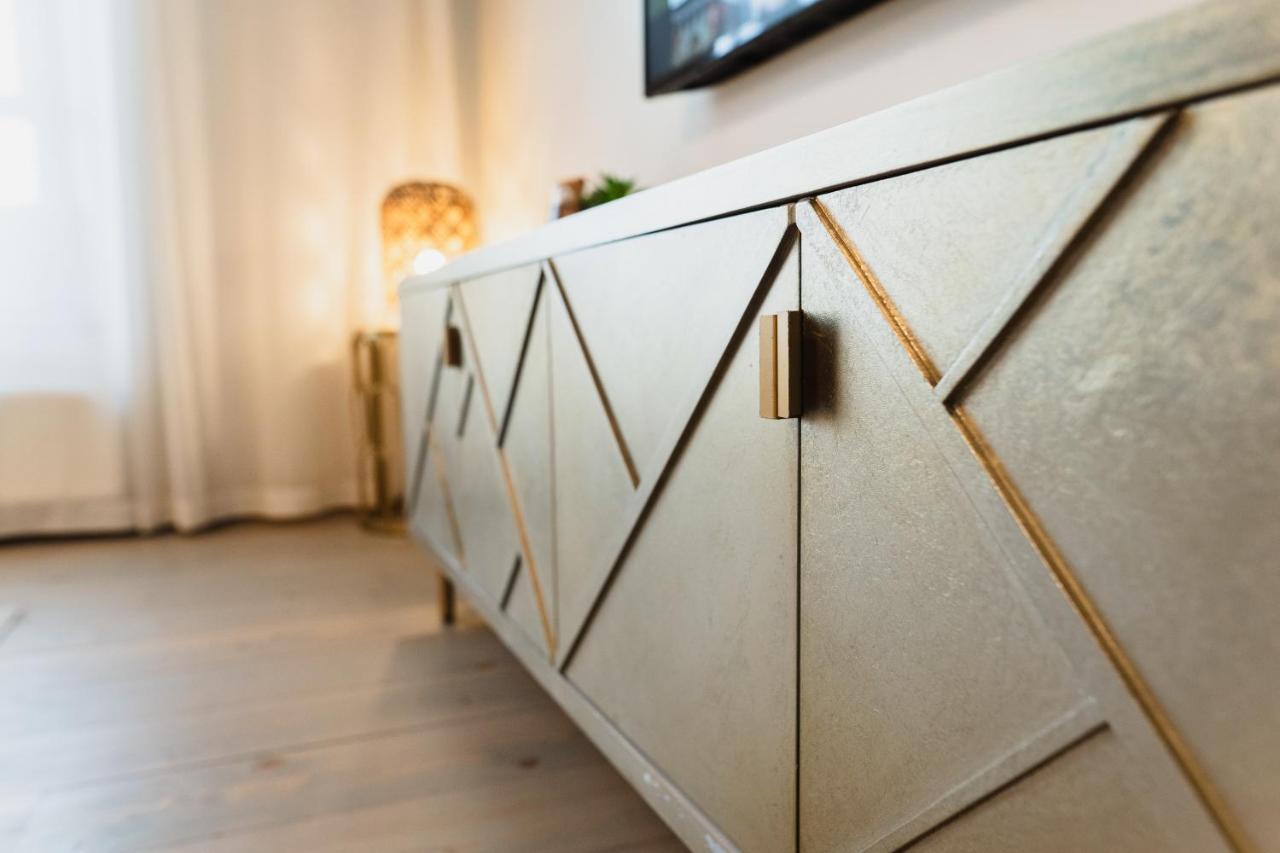 Rataskaevu Boutique - 7 Unique Apartments Tallinn Bagian luar foto